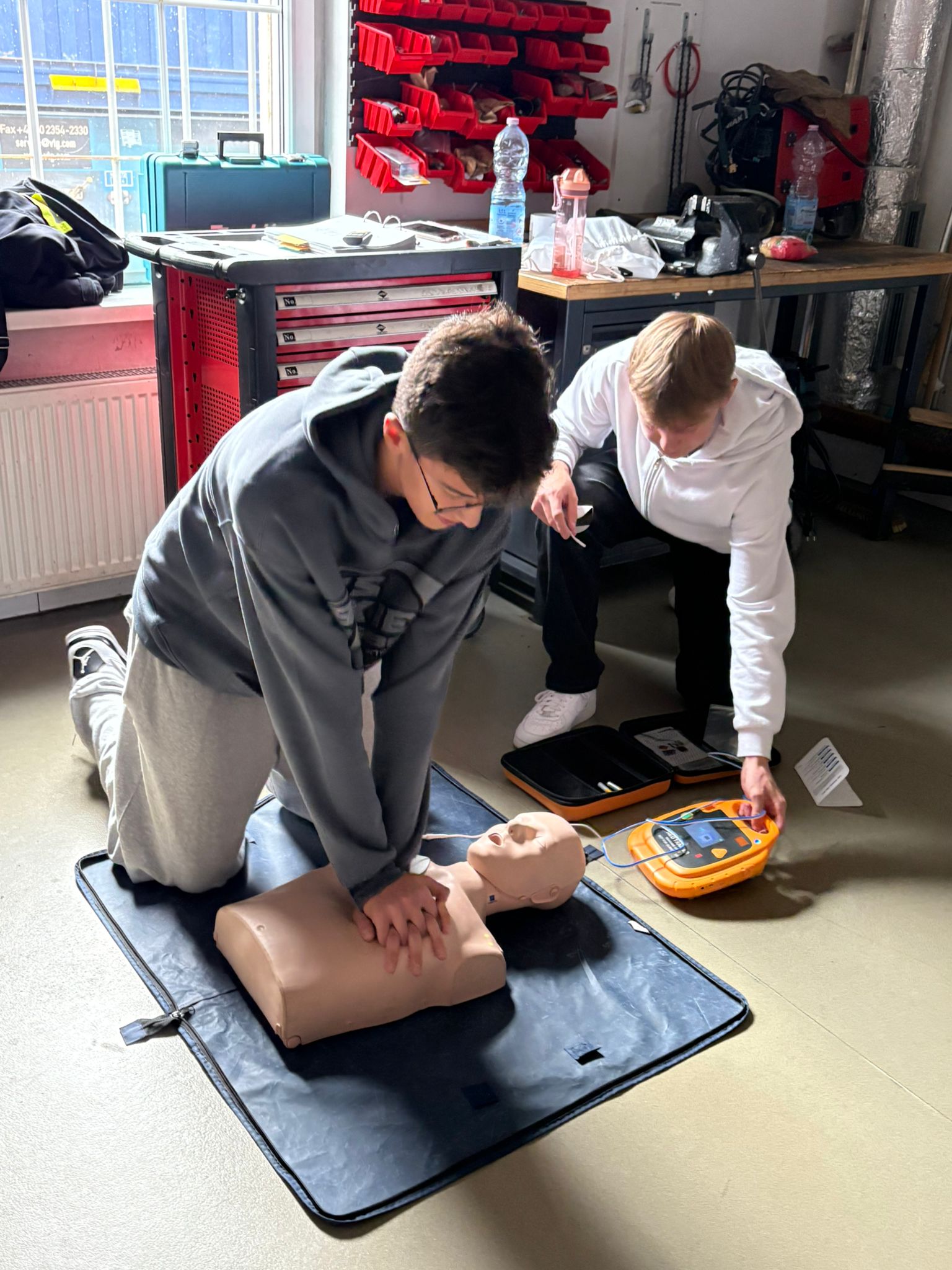 UCZYMY SIĘ RATOWAĆ ŻYCIE – EDB w Swarzędzkim Centrum Ratunkowym